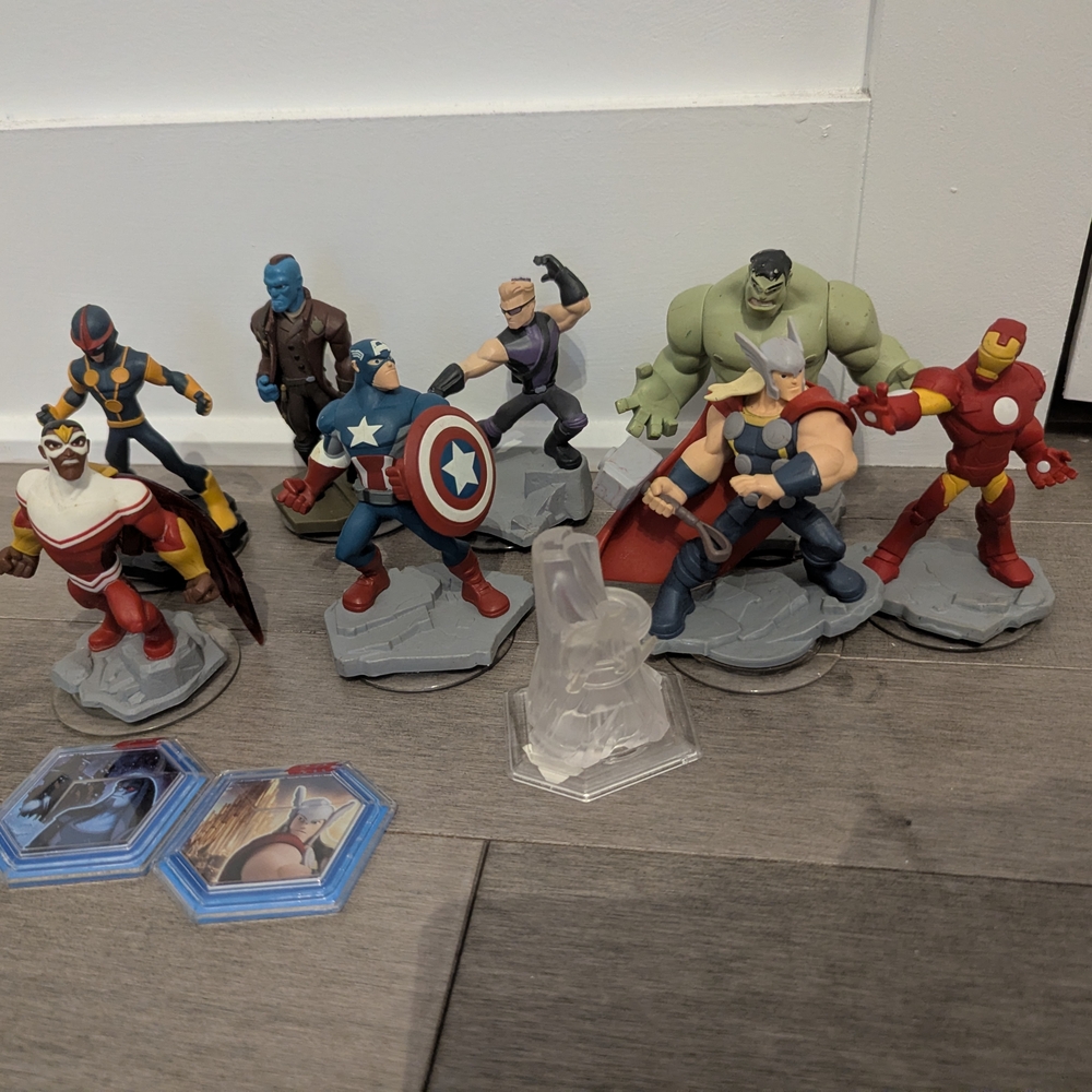Marvel Avengers Action Figure Infinity Disney Vidéo Games ( 8 +3 )